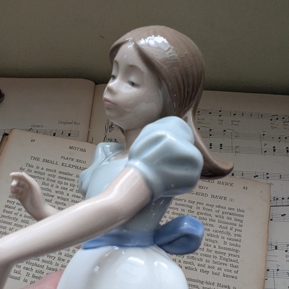 Elegant Porcelain Girl with Goose Figurine - Picture 8 of 12